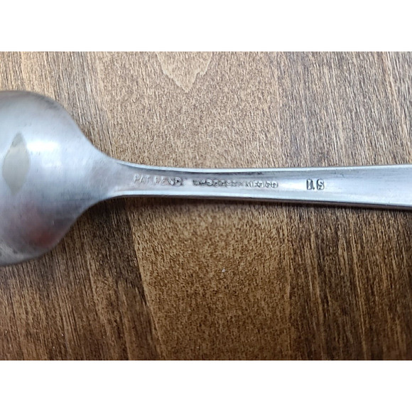 Vintage New York 1939 Worlds Fair Hall of Medicine Souvenir Spoon - Picture 5 of 5